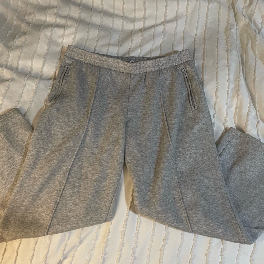 grey loose leg sweatpants with hidden drawstring and pockets. women’s size S